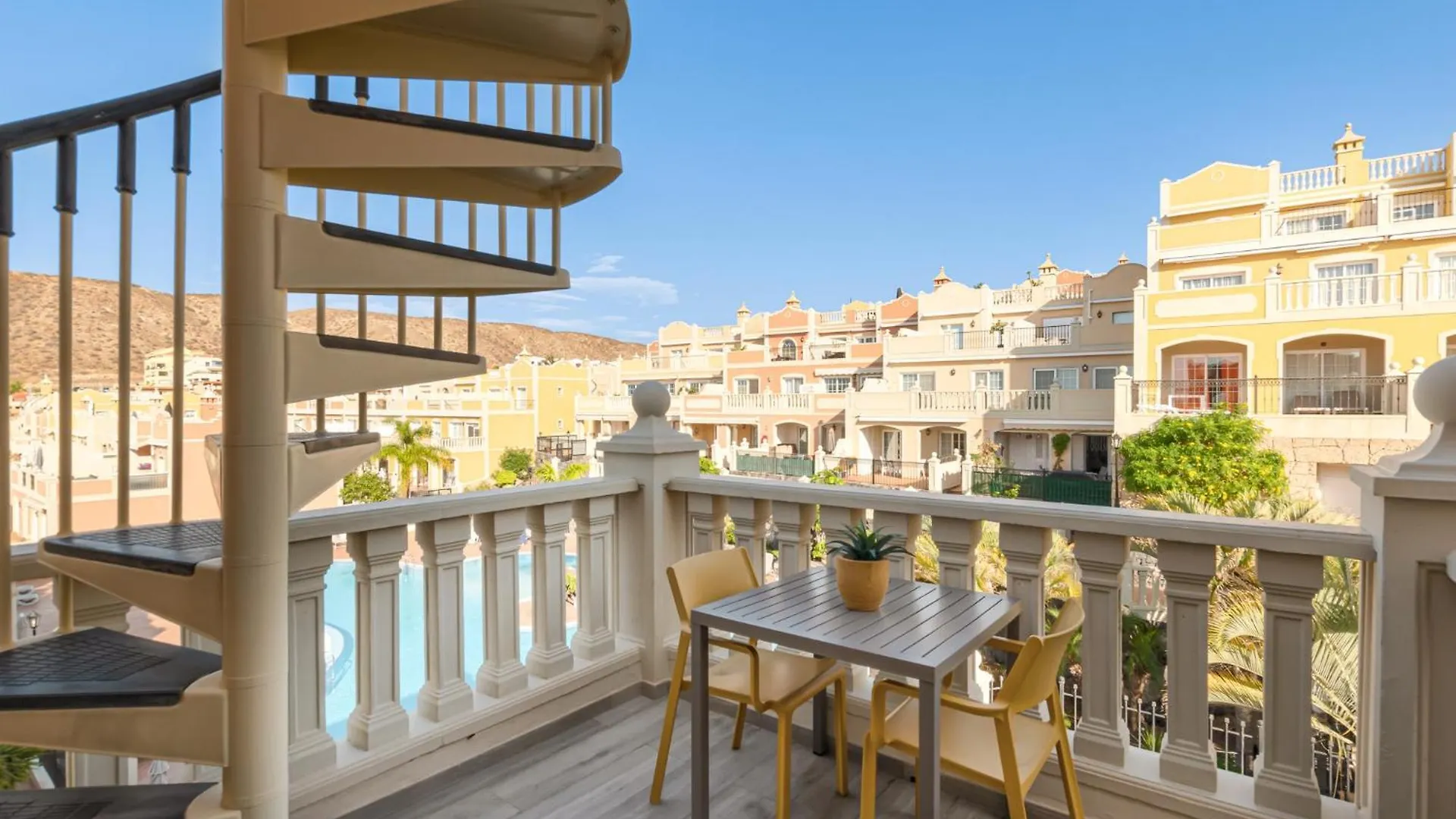 Paraiso B18 Penthouse Sea View & Sunny Terraces 아로나 펜션