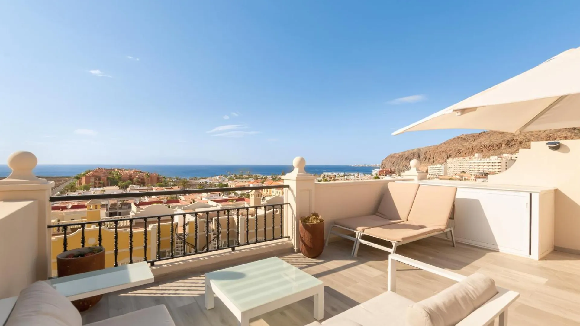 Paraiso B18 Penthouse Sea View & Sunny Terraces 아로나